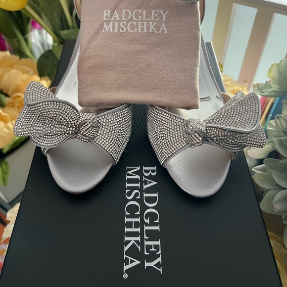 Luxe Badgley Mischka Strappy Sandal - Picture 3 of 8